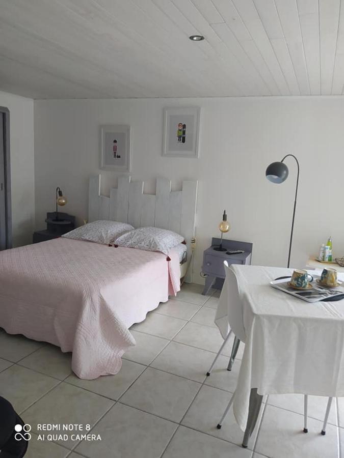 Отель A Tous Vents La Roche-Chalais Экстерьер фото